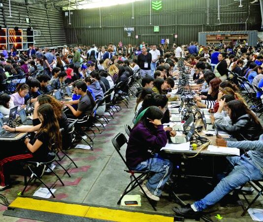 Exámenes en la UNAM / Alebrijes en Cuadratines