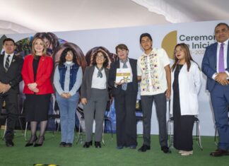 Rectora Paty Zarza entrega a la gobernadora Delfina Gómez la propuesta de Reforma a la Ley de la UAEMéx