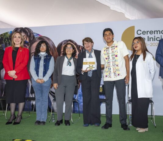 Rectora Paty Zarza entrega a la gobernadora Delfina Gómez la propuesta de Reforma a la Ley de la UAEMéx