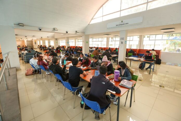 Inician semestre más de 96 mil alumnos de la UAEMéx