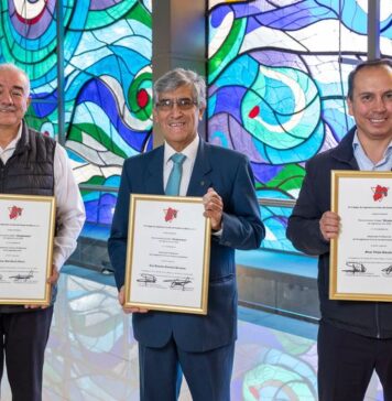 Orgullo UAEMéx: tres egresados son reconocidos por su trayectoria en Ingeniería Civil