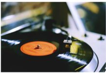 Nostalgia vigente: el Disco de Vinilo / Maullidos Urbanos
