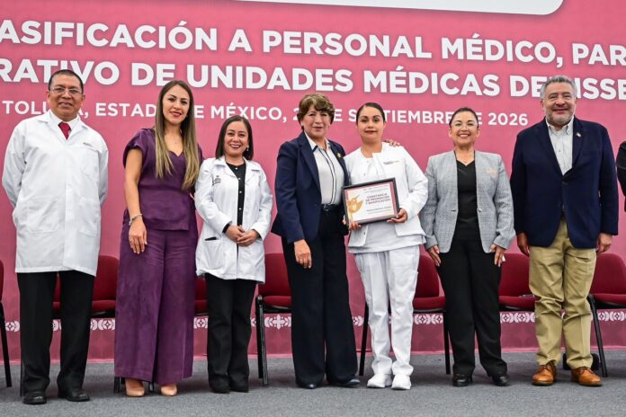 Entrega la Gobernadora bases y promociones a personal del ISSEMYM.