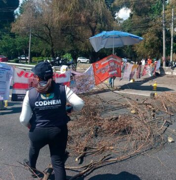 LUEGO DE DÍA Y MEDIO DE BLOQUEO, LAS MADRES BUSCADORAS DESPEJAN EL PASO EN LA MÉXICO-TOLUCA