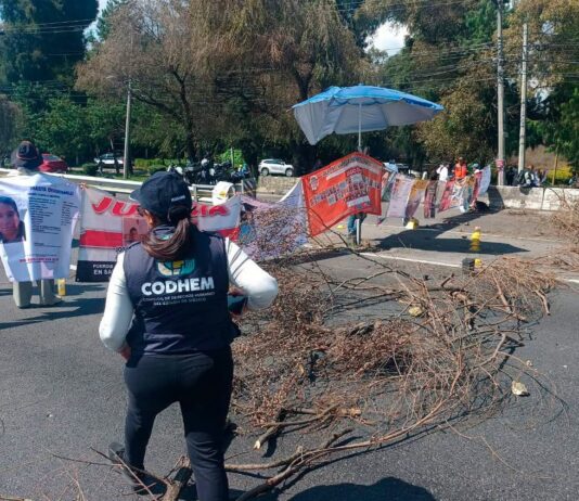 LUEGO DE DÍA Y MEDIO DE BLOQUEO, LAS MADRES BUSCADORAS DESPEJAN EL PASO EN LA MÉXICO-TOLUCA