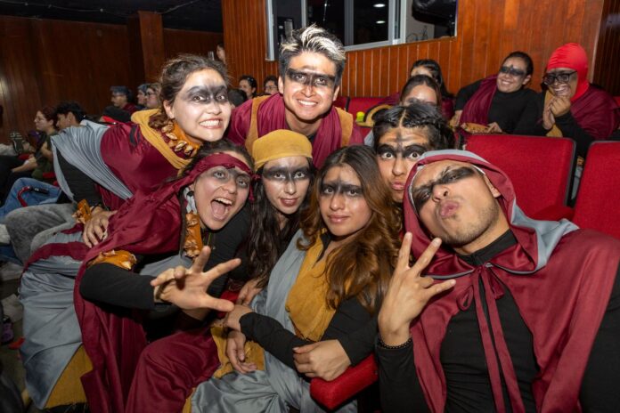 Estudiantes de s´ptimo y noveno semestre de Artes Teatrales de la UAEMéx